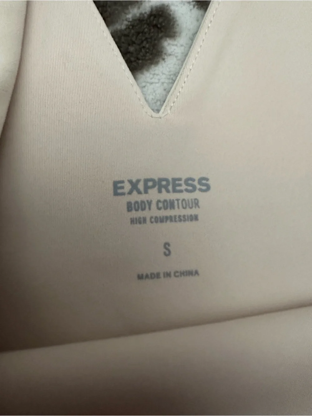Express Body Contour High Compression Double V-Neck Bralette in Sandshell Small